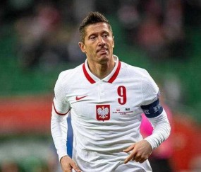 壹号娱乐-莱万多夫斯基回归赛场，势不可挡首场状态亮眼，拜仁观众沸腾！的简单介绍