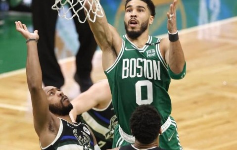 壹号-塔图姆巅峰对决，字母哥与80激战拜仁分钟，高光表现胜负难料！的简单介绍