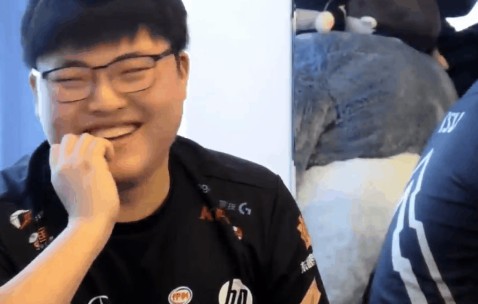 一号- Uzi重返赛场，出色发挥首场状态出色，加拿大队观众沸腾！全场沸腾不已