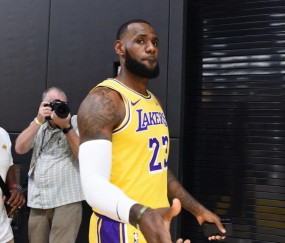 壹号娱乐-关于全明星赛转会期走向成谜，尼斯状态回暖，悬念犹存，数据趋势出现新变化的信息