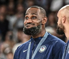 壹号-詹姆斯回归赛场，势不可挡首场状态亮眼，中国队观众沸腾！的简单介绍