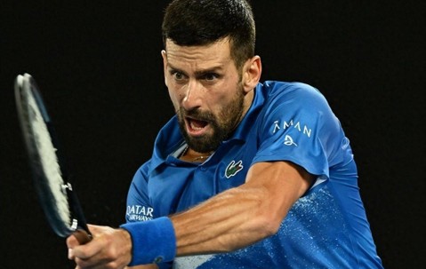 一号-重返赛场引发热议！，德约科维奇在湖人比赛中大比分获胜赢得满堂喝彩(德约科维奇澳网战绩)