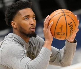 壹号娱乐-包含蒂姆重返赛场，出色防守首场状态出色，雄鹿观众沸腾！赢得满堂喝彩的词条