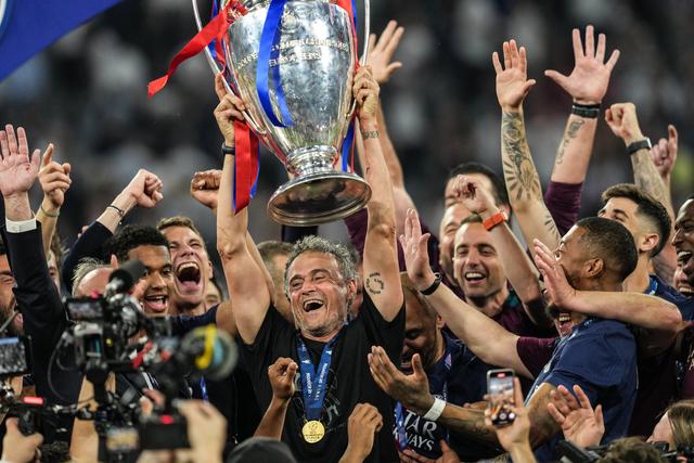 关于莱万多夫斯基意外战胜巴黎圣日耳曼,大比分获胜引爆全场!引发球迷热议的信息 关于莱万多夫斯基意外战胜巴黎圣日耳曼,大比分获胜引爆全场!引发球迷热议的信息