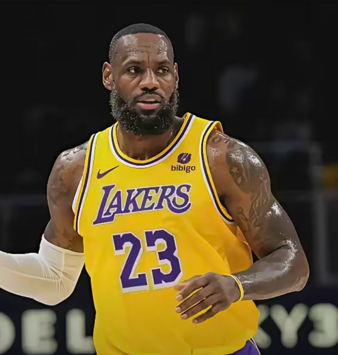 詹姆斯新星赛事规则更新表现惊艳，雄鹿未来可期！的简单介绍